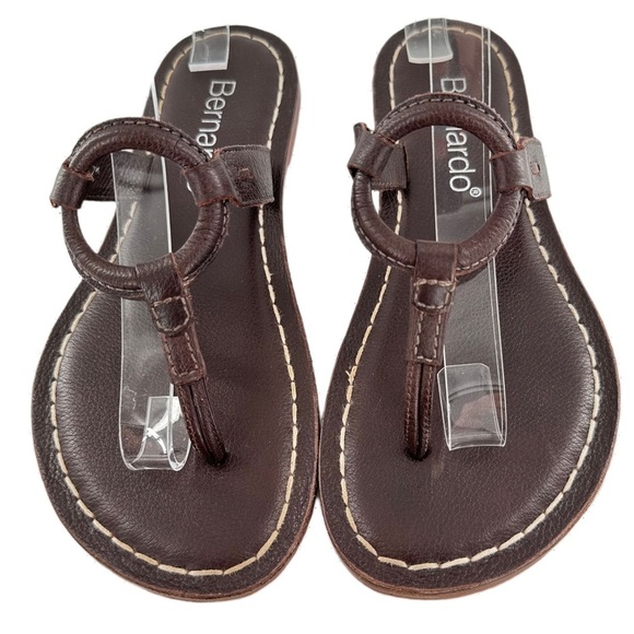 Bernardo womens sandals size 7 chocolate brown leather thong flip flops - Picture 1 of 13